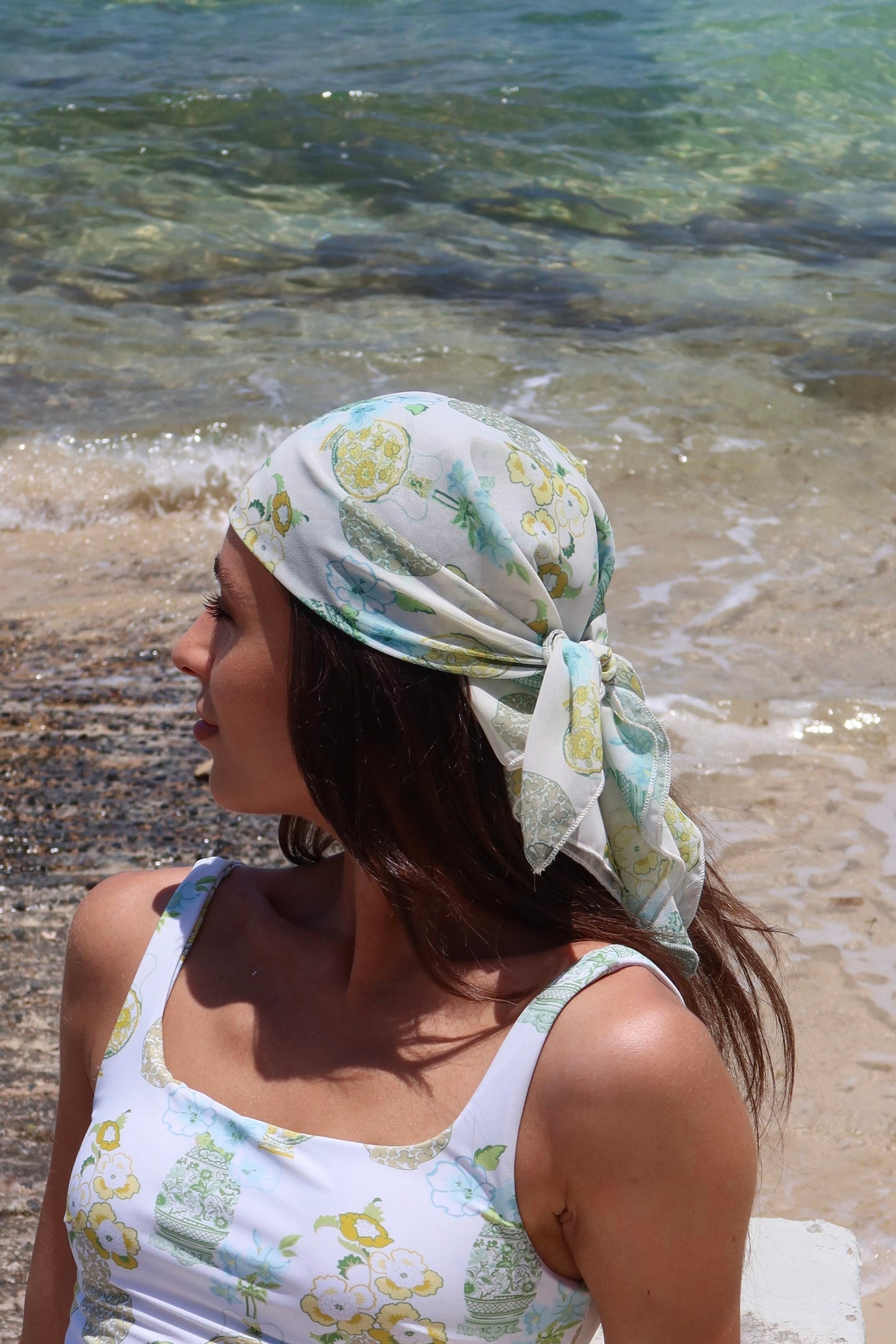 Vase head scarf