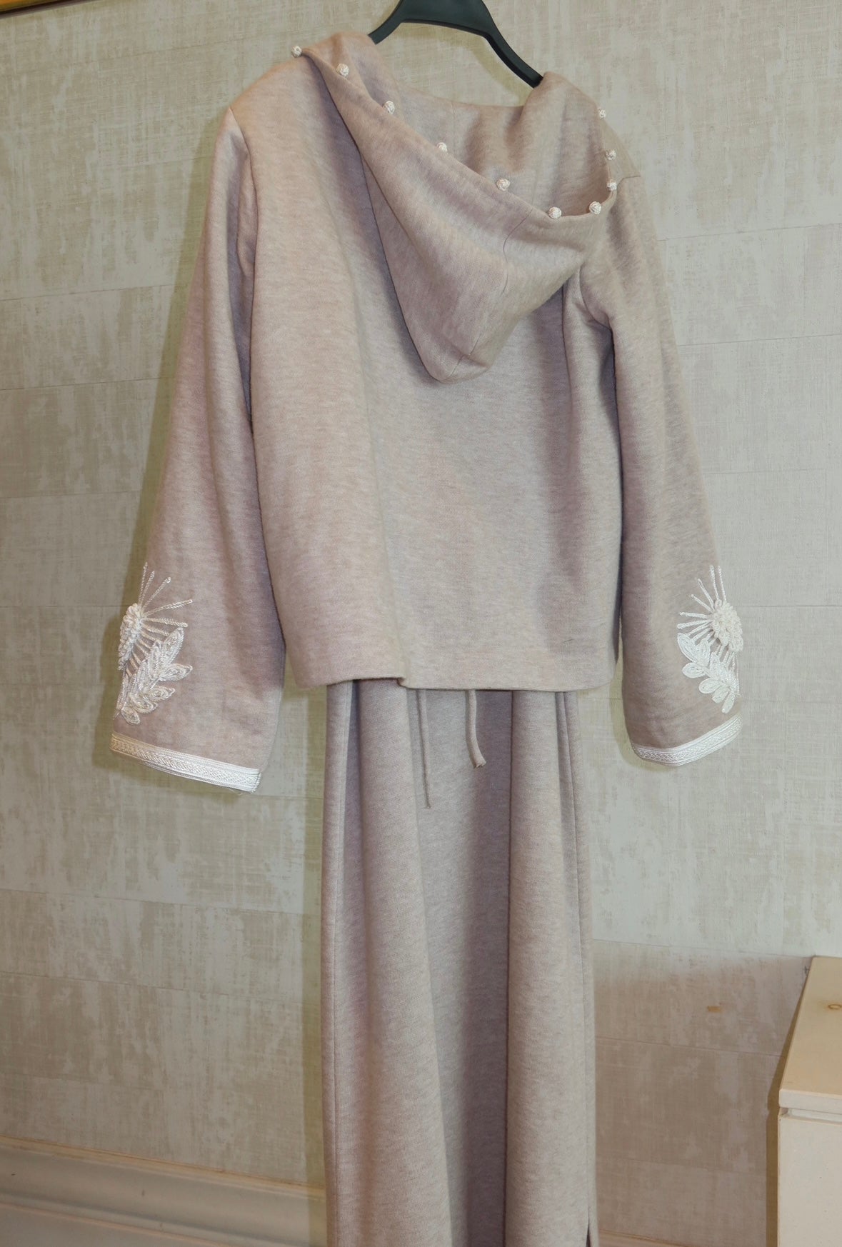 Beige bird lounge set